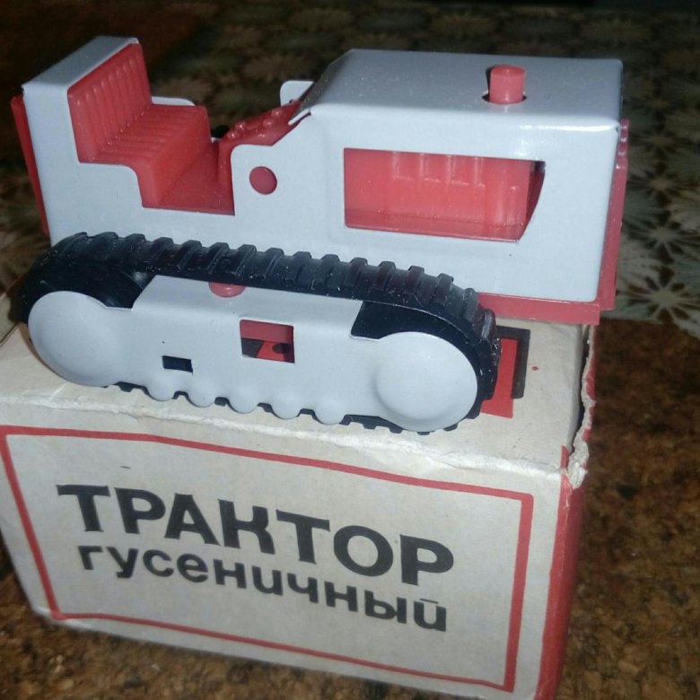 Игрушечный трактор гусеничный ГДР