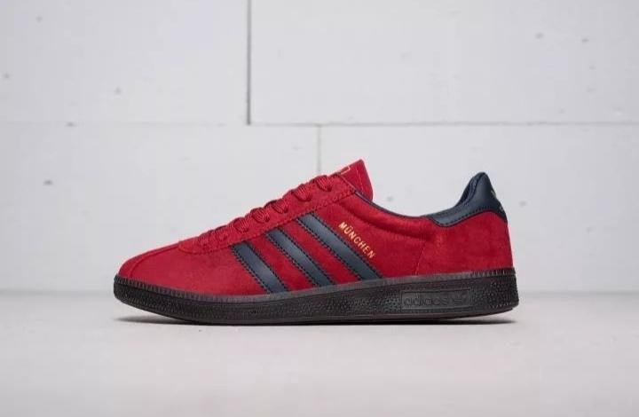 Красные кроссовки adidas 80 х