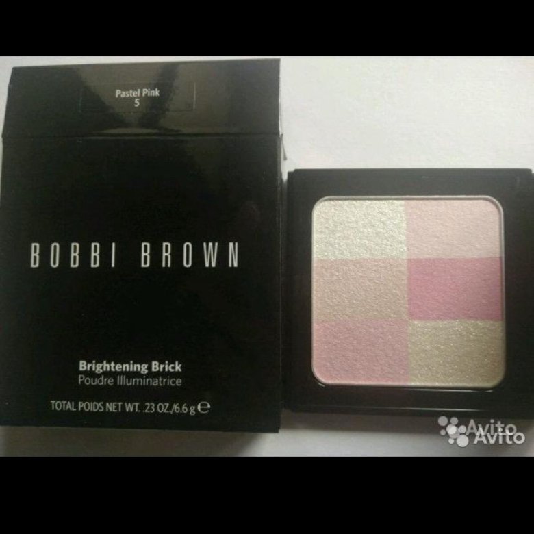 Brightening brick. Bobbi Brown Brightening Brick. Bobbi Brown Brightening Brick Pink. Bobbi Brown Brightening Brick Coral. Мерцающая пудра в Красном футляре в 2010 2011 году.