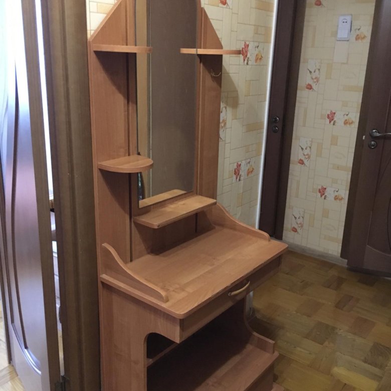 Тумбочка с зеркалом в прихожую – купить в Лыткарино, цена 2 000 руб ...