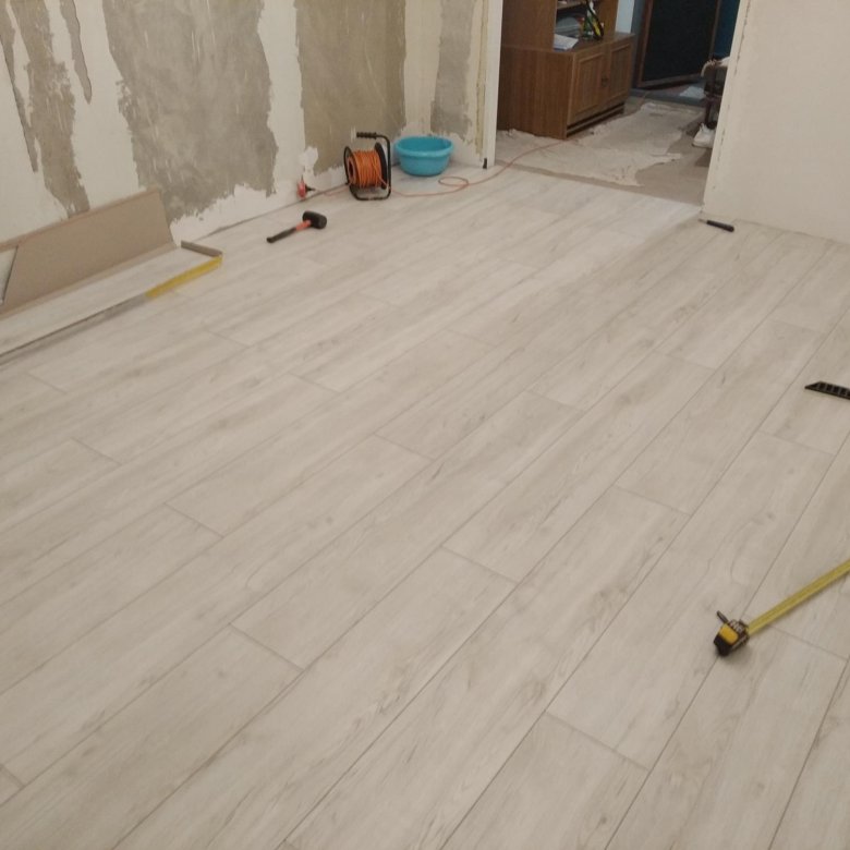 Укладка ламината и напольного плинтуса – купить в Москве, цена 300 руб ...