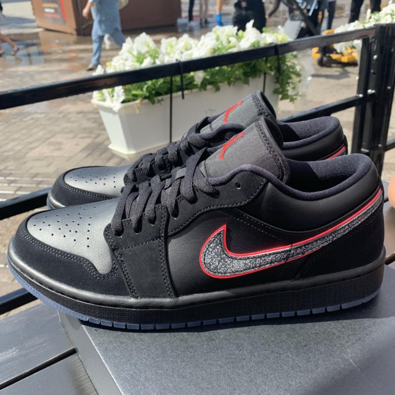 jordan 1 low black red orbit