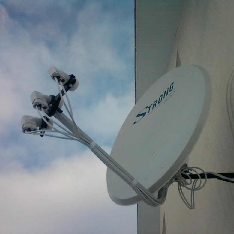 2 телевизора спутниковая антенна. Спутниковая антенна. Крепление спутниковой антенны. Спутниковая антенна lans. Тороидальная спутниковая антенна.