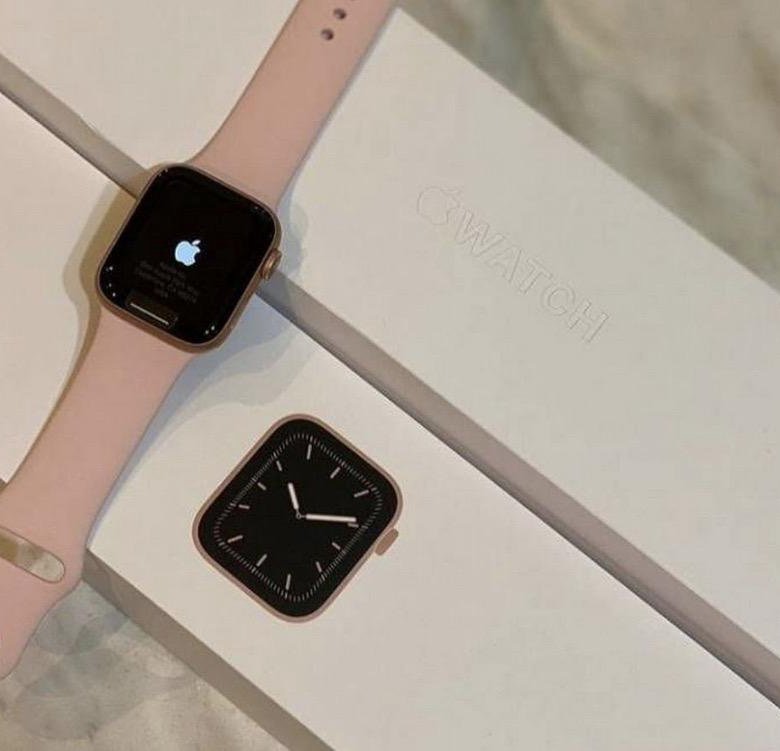 Apple watch se pink. Apple watch se 40mm. Эпл вотч se 40 мм. Apple watch se 40mm Gold. Apple watch se 40mm 2021.