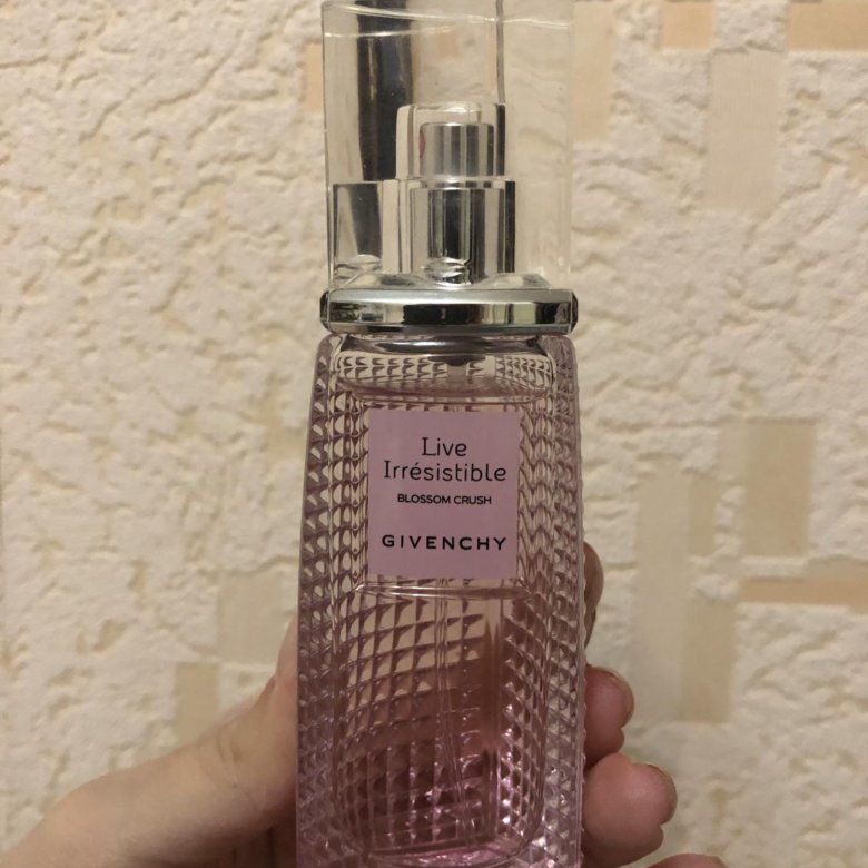 Irresistible blossom crush. Живанши духи блоссом краш. Givenchy irresistible Blossom. Givenchy Blossom Crush 30 мл. Givenchy Live irresistible Blossom Crush туалетная вода 50 мл.