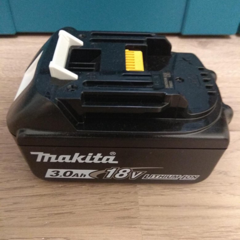 Аккумулятор makita lxt 18в. Аккумулятор Makita bl1830b. Индикация аккумуляторов Makita. Аккумулятор для стройки. Оригинальные аккумуляторы Makita 40 распиновка.