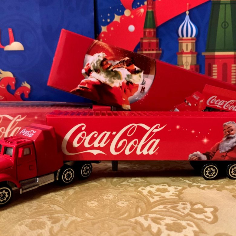 Фура Coca Cola сбоку