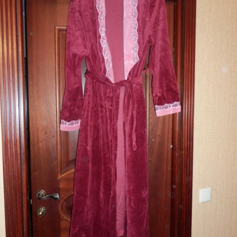 Велюровый нарядный халат 46 – купить в Люберцах, цена 1 500 руб., дата ...