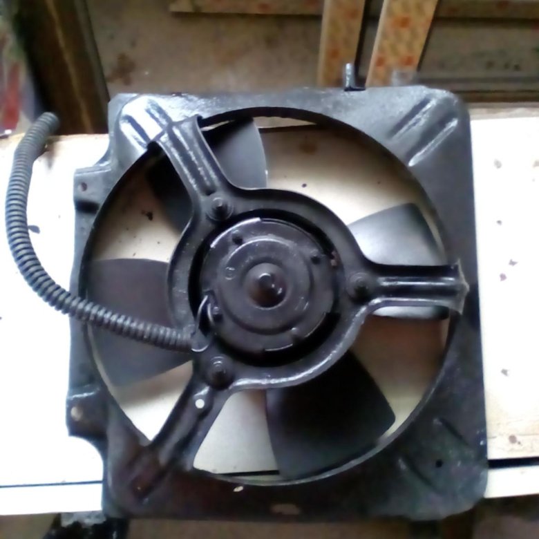 Гайка трольчатки мотора радиатора ваз 2110. Вентилятор ваз 2110. Как проверить вентилятор на ваз. Снять крыльчатку с вентилятора охлаждения ваз 2110. Система охлаждения ваз 2107 карбюратор.