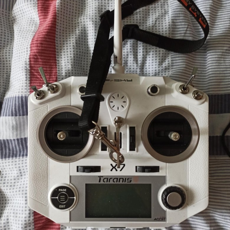 Пульт управления FrSky и видеошлем Eachine – купить в Москве, цена 15 ...