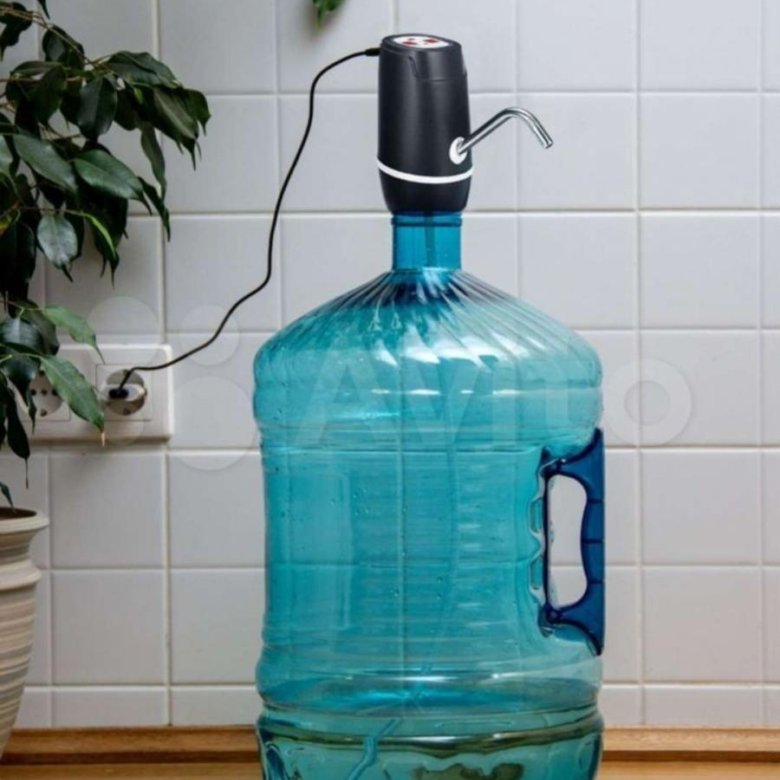 Насос для бутыли. Помпа на бутыль 19л электрическая. Баклажка с помпой 20 литров. Помпа для бутилированной воды 20 л. Электропомпа на бутыль 19л.