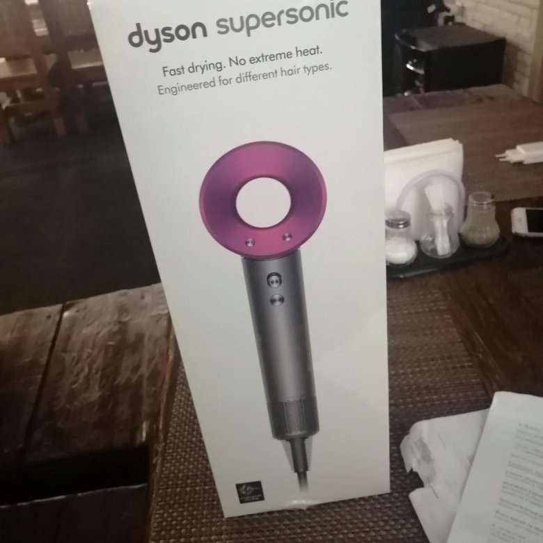 Фен дайсон не включается. Фен Дайсон упаковка оригинал. Фен Dyson Supersonic упаковка. Фен Дайсон с насадками упаковка. Дайсон фен коробка упаковка оригинал.