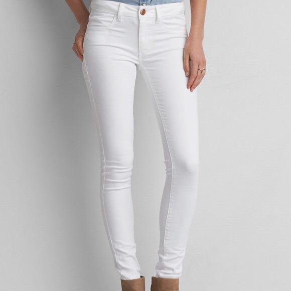 Белые узкие брюки