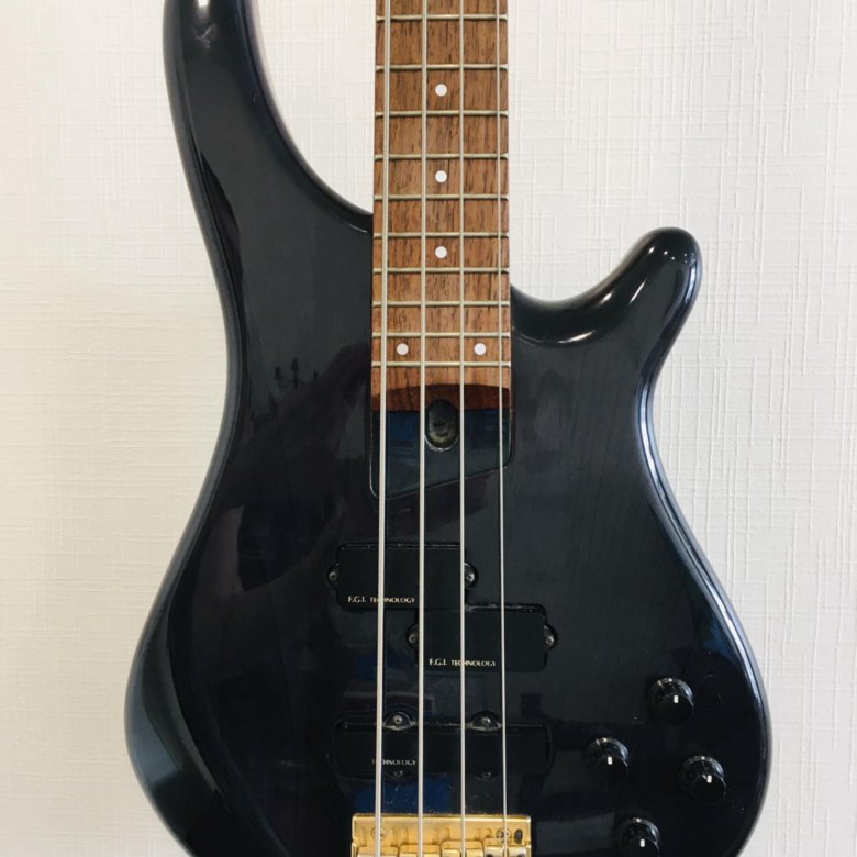 Бас ру саранск. Бас-гитара Fernandes PJS-50 Japan 80's. Fernandes Bass Japan. Fernandes Bass. Бас Fernandes FRB 55 made in Japan, год выпуска 1992..