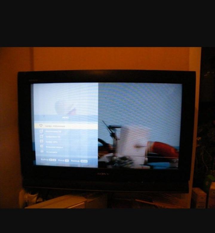 Пол экрана черное. ЖК самсунг вертикальная полоса. Вертикальные полосы 32lm340t. Темная полоса на экране телевизора. Полосы на половине экрана телевизора.