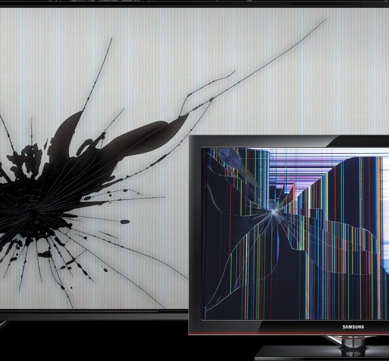 Разбитый телевизор lg. Разбитый телевизор. Светильник из телевизора с разбитой матрицей. Разбитый телевизор в ДНС. Современное искусство сломанный телевизор.