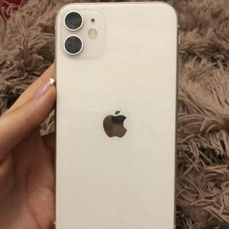 Найден айфон 11. Iphone 11 White. Iphone 12 White. Айфон 11 белый. Белый айфон 11 айфон.