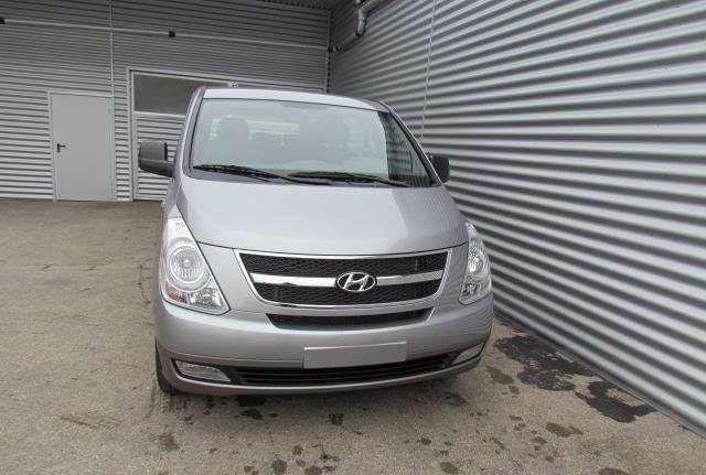 Хендай старекс капот. Hyundai Grand Starex 2007 года. Hyundai h1 2023. Телевизор Hyundai Grand Starex. Битый Хендай h1.