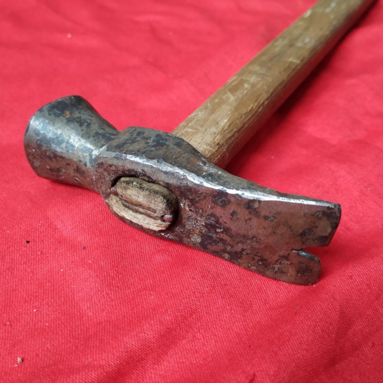 старинный молоток. молоток в старину. старинный необычный молоток. старый молоток. старинный молоток.