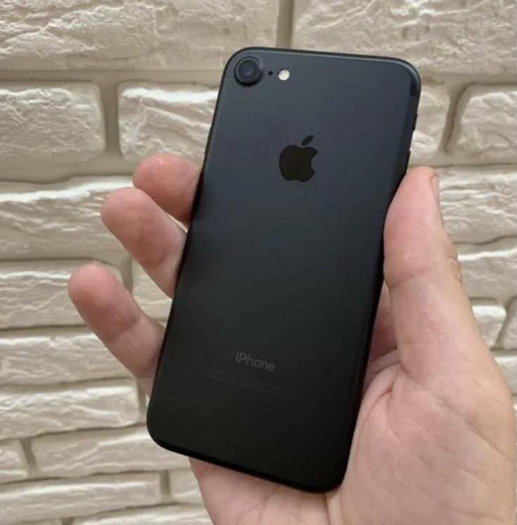Айфон 7 16. Iphone 7 черный. Iphone 7 черный матовый. Айфон 7 Блэк матовый. Iphone 7 черный 32.