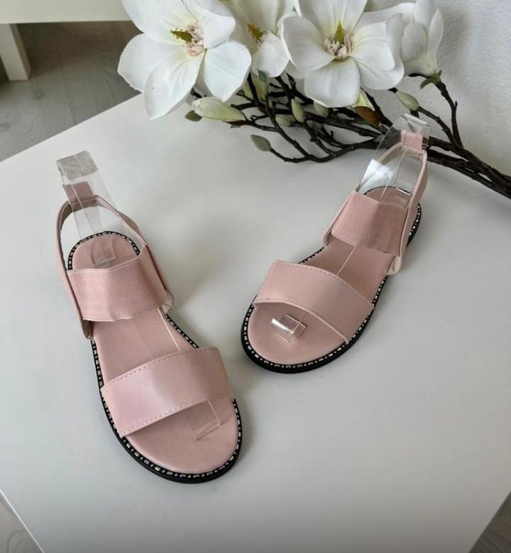 100 совместные. Shoes Instagram Post.