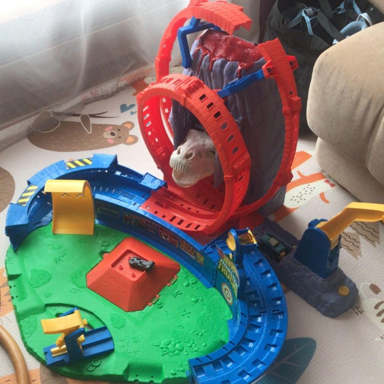 Hot wheels монстр трак вулкан