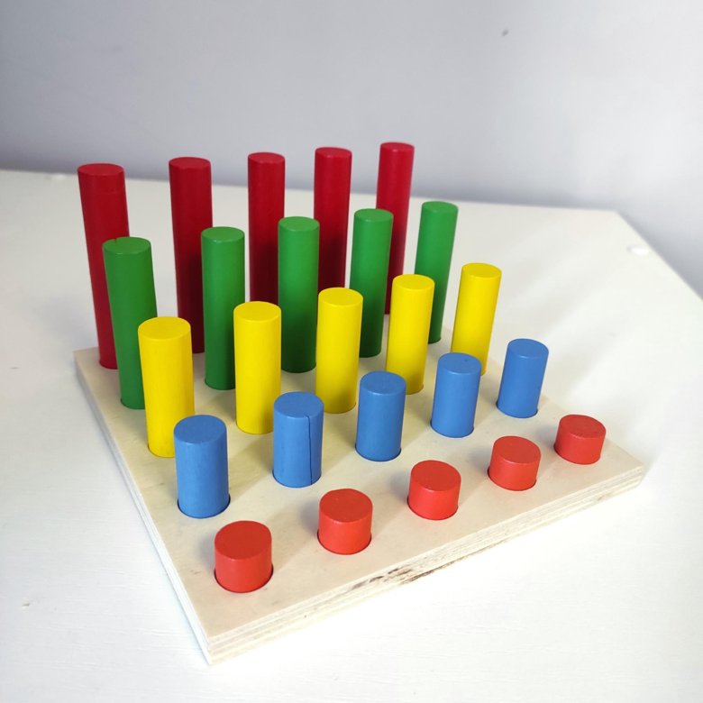 Игра столбики играть. Цилиндры втыкалки (4 ряда). Цветные столбики. Настольная игра кольца на веревке. Игра столбики играть.
