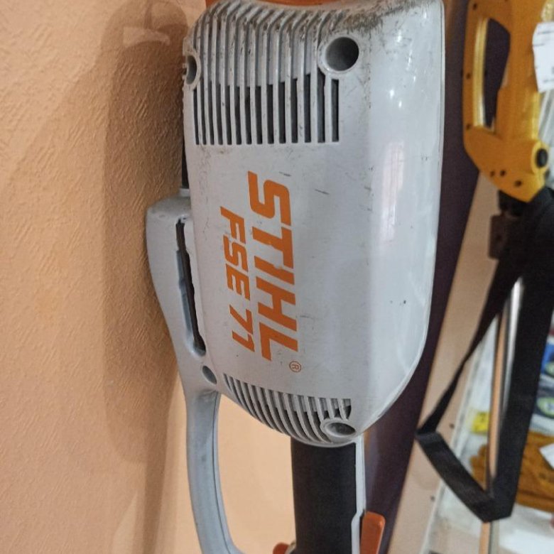 Триммер электрический stihl fse 71. Stihl FSE 71. Триммер штиль электрический. Электротриммер для травы штиль FSE 71 редуктор. Shtil FSE 60 зарядка катушки.