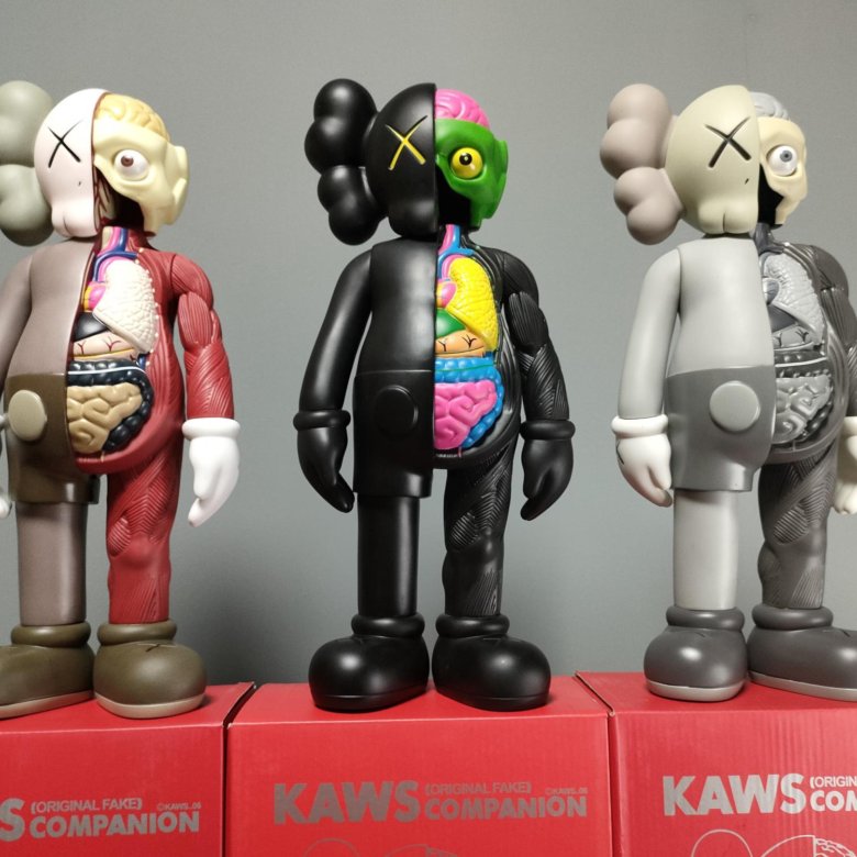 Kaws. Bearbrick kaws. фигурка kaws black companion. Kaws elmo. Kaws большая фигурка.