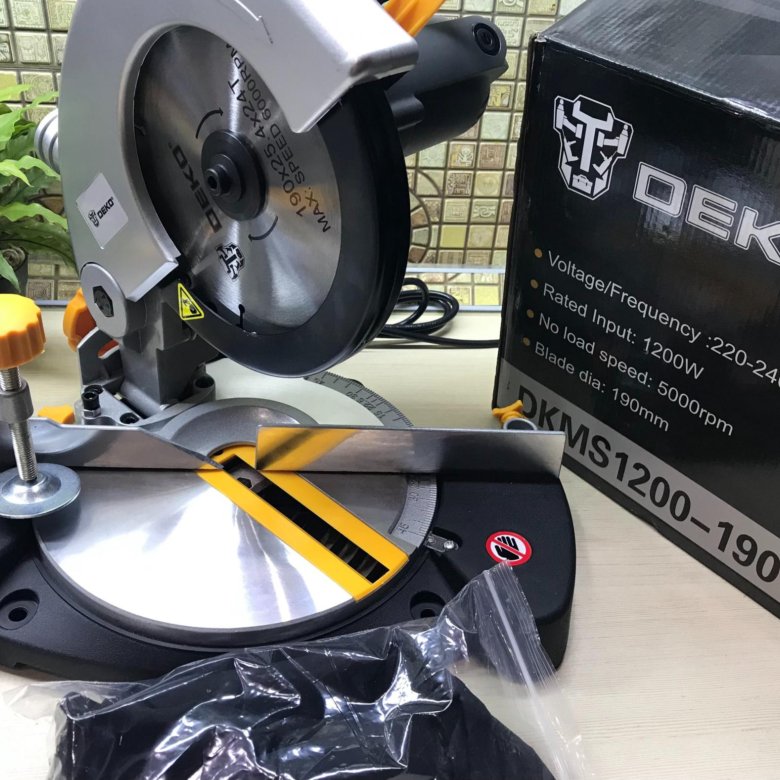Deko 1200. Торцовочная пила deko dkms1200-190. торцовка дэко.