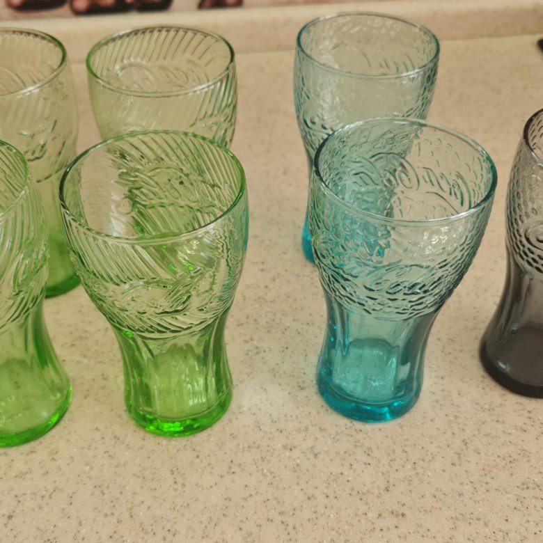 сок наливают в стакан. коллекционные стаканы coca cola. сок из овощей. метод 7 стаканов. чистка сосудов 7 стаканов.