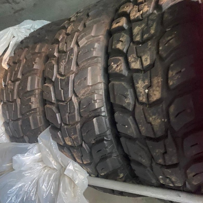 Б у грязевая резина на ниву. Kumho road venture mt51. кумхо роад вентуре мт 215/75/15. 35/12.5 r20. грязевая резина 215/75 r15.