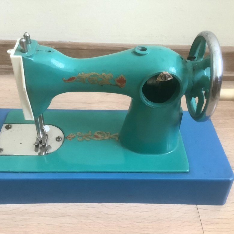 Детская швейная машинка, СССР – купить в Ижевске, цена 650 руб., дата ...