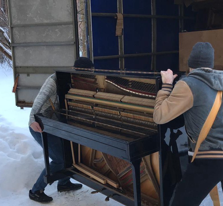 Можно ли перевозить пианино лежа на задней стенке