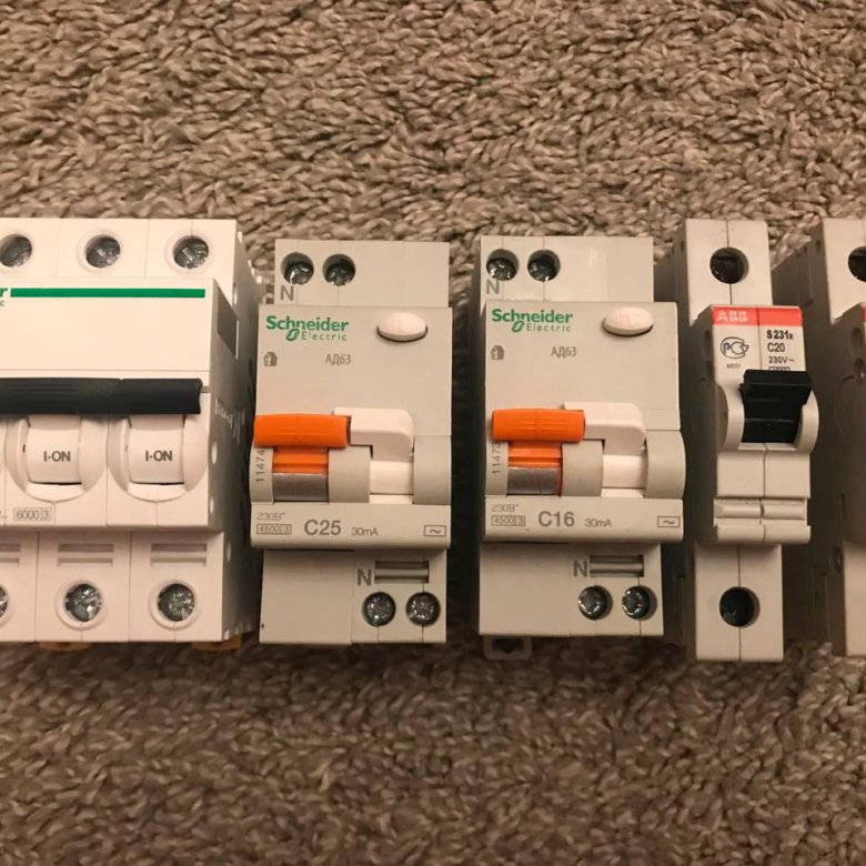 Автоматический выключатель schneider electric ic60n. Автомат IEK c25. IEK c25 2p. Автомат c40 IEK 400v. ИЭК c45n c32.