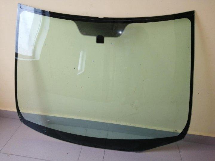 Лобовое стекло на виш. Лобовое стекло на виш. Резинка на стекло приус 11 кузов лобовое. Ширина лобового стекла toyota bb. Полоса на лобовое стекло ваз 2110.