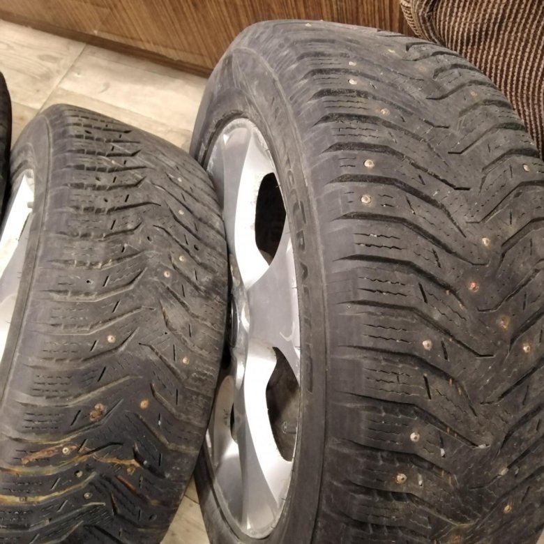 Колесо балашиха. Kumho WINTERCRAFT Ice as51 бу. Как шипуют зимнюю резину.