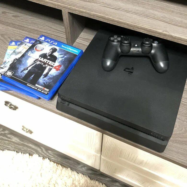 Ps4 slim в москве. Sony ps4 Slim. PS Slim 4 1тб. SIMS 4 PLAYSTATION. Сони плейстейшен 4 слим 1 ТБ.