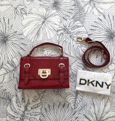 Dkny новая маленькая кожаная красная сумка – купить в Москве, цена 17 ...