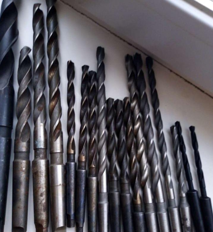 метчики сверла плашки резцы. токарная оснастка.