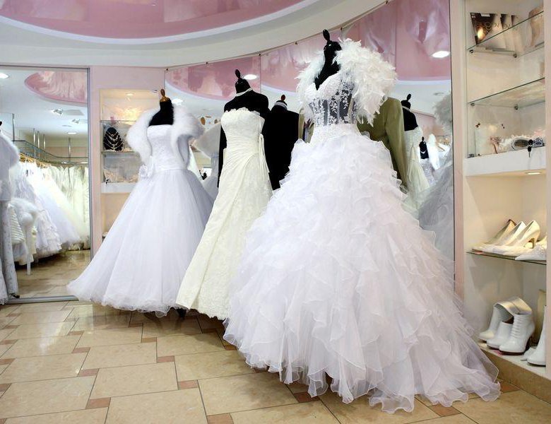 Свадебное платье напрокат. Свадебный салон вывеска. Шоколад свадебный салон. Салоны свадебных платьев брянск. Магазин свадебных платьев тамбов.