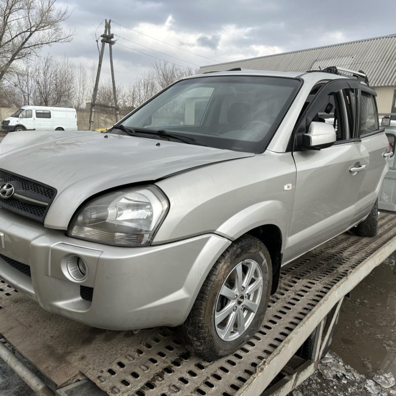 Разобрали тюсон 2019. Разбитый hyundai tucson. Авторазбор хундай туксон. Хендай туксон 2008. Hyundai tucson 2004.