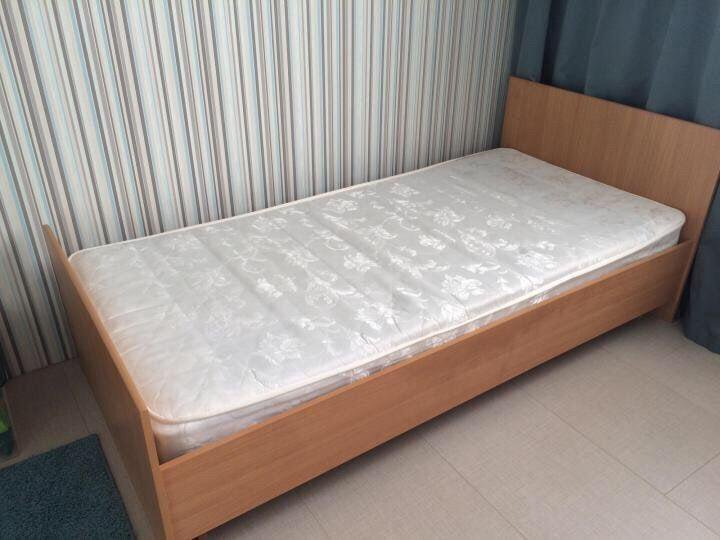 Авито мебель кровати б у. Кровать полуторка. Кровать на полу. Кровать полуторная с матрасом. Кровать полуторка с матрасом.