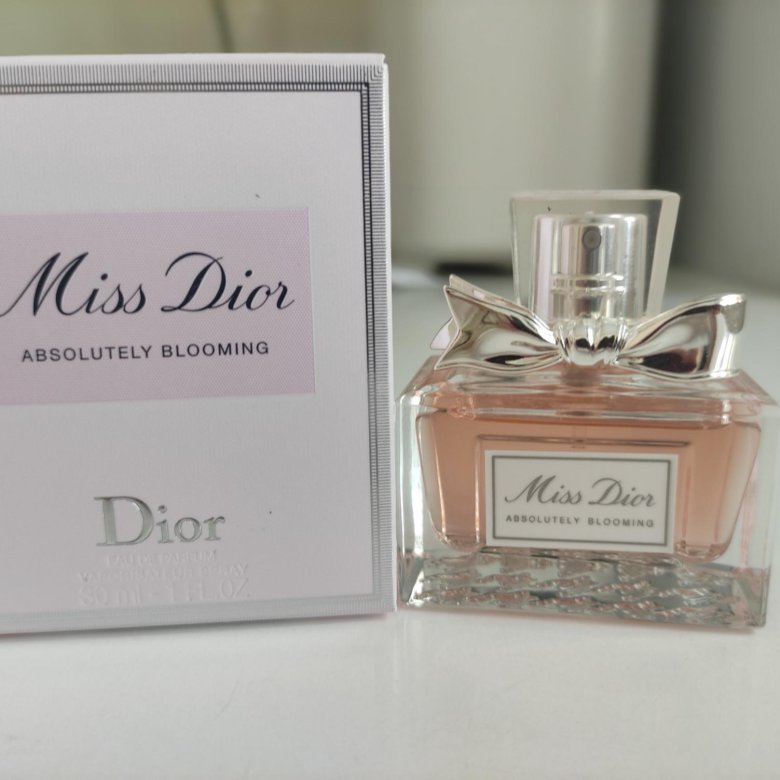 Мисс диор женские отзывы. Мисс диор абсолютли Блуминг. Miss Dior Blooming absolutely Blooming оригинал признаки. Miss Dior absolutely Blooming реклама. Отзывы на духи диор.