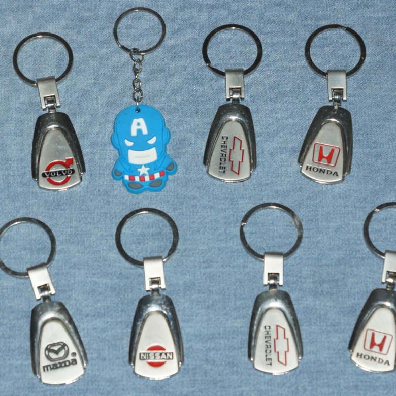 Брелок символ года 2023 кролик. Брелок золотой мышка. Брелок выпускнику. Брелок с буквой ф. Брелок для выпускника универа.