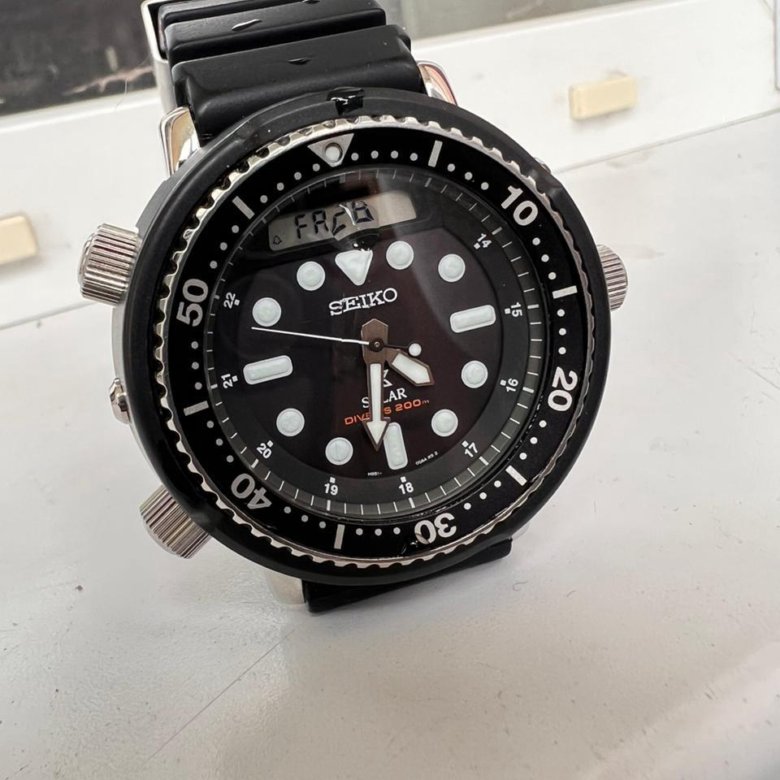 Калибр тиссот 782. Seiko prospex spb201j1. Resident evil 7 часы. Головоломка с часами resident evil 4 remake. Ремейки часов.