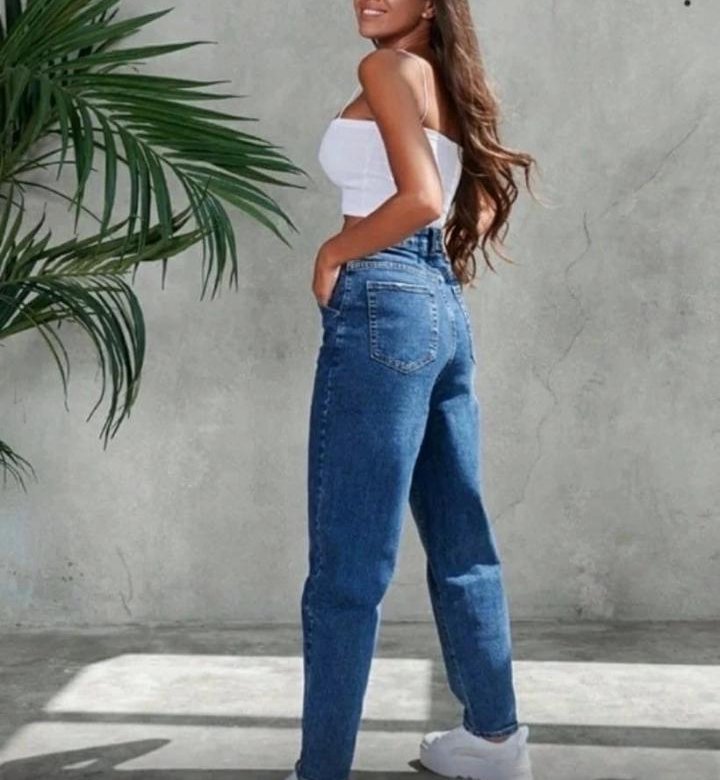 Женщина в джинсах. Открытые джинсы. Джинсы мода 2024 женские. Джинсы 2024.