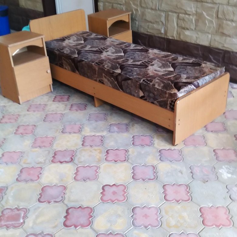 Кровать с матрасом и тумбой – купить в Сочи, цена 1 000 руб., дата ...