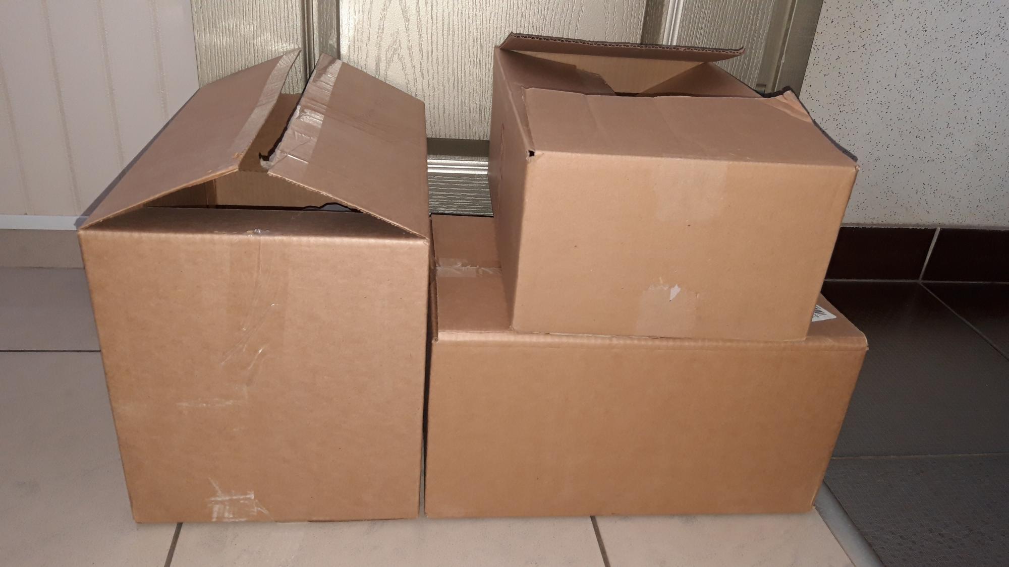 Продам коробку большую. Фирменная коробка стройматериалы. Авито картонные коробки с раздаткой.