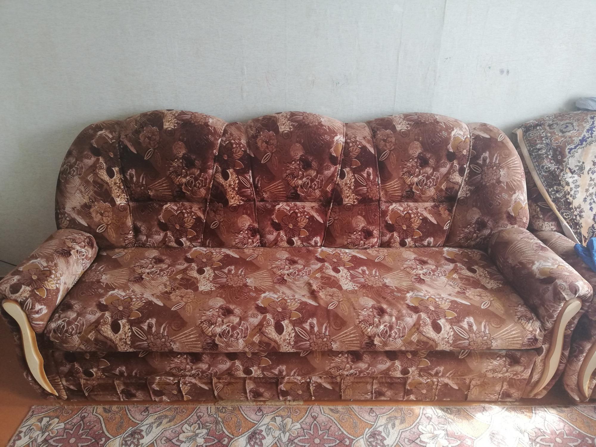 Старинный диван даром